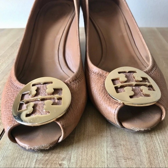 TORY BURCH Peep Toe Wedge Pump Sally 2 Leather Heels Tan Gold Shoes - Picture 4 of 14
